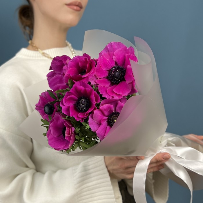 7 малиновых анемонов