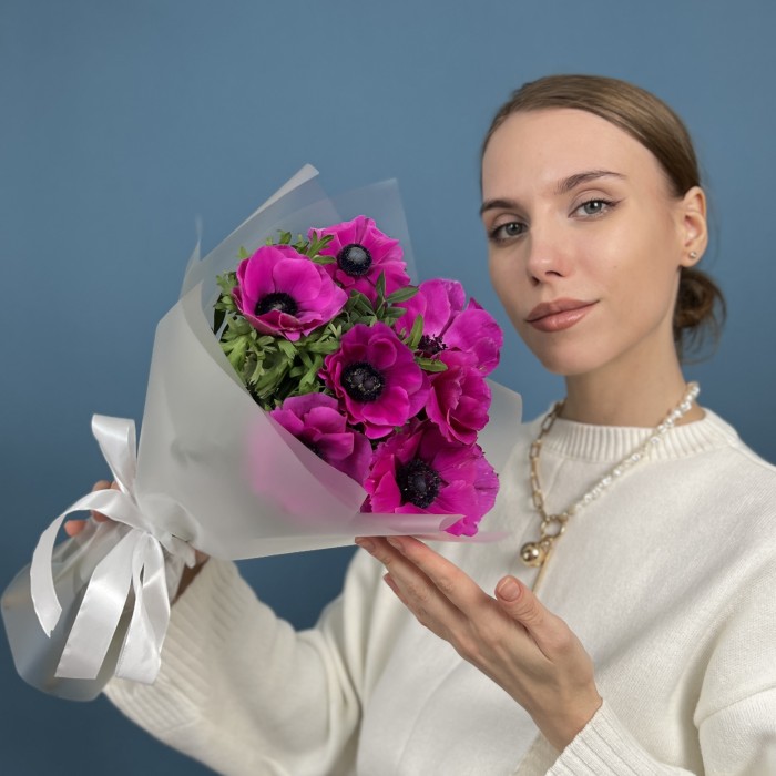 7 малиновых анемонов