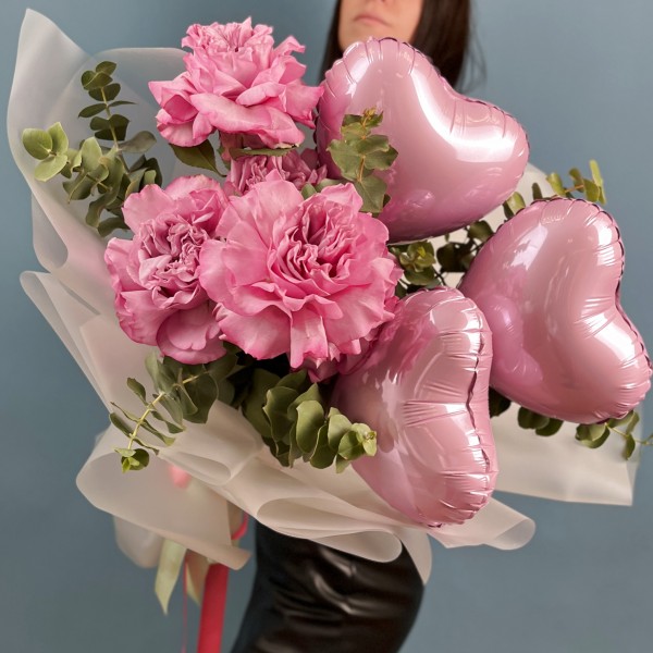 Букет для любимой - пионовидные розы с розовыми сердцами