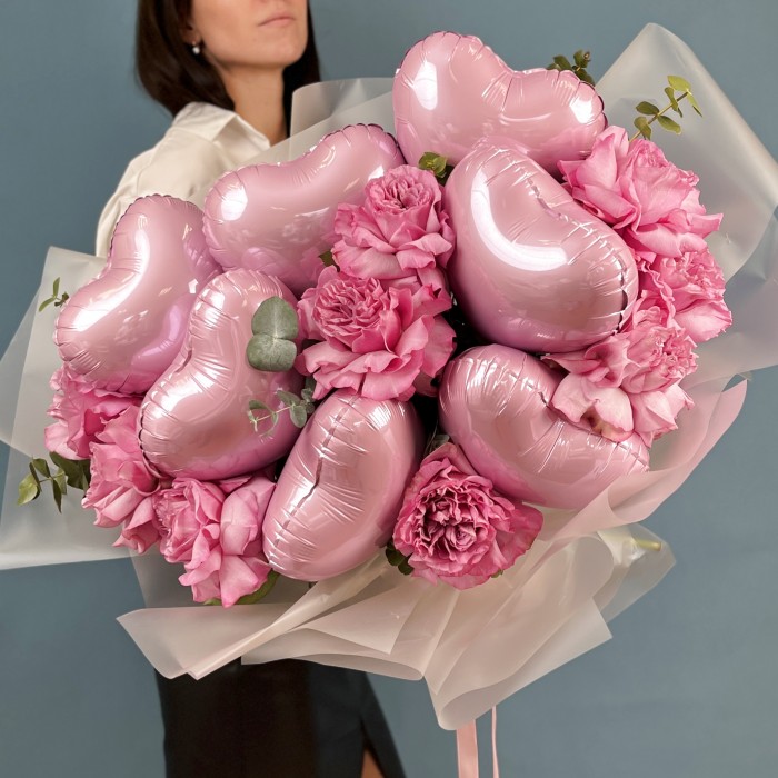 Букет розовый романтик с шарами и пионовидной розой