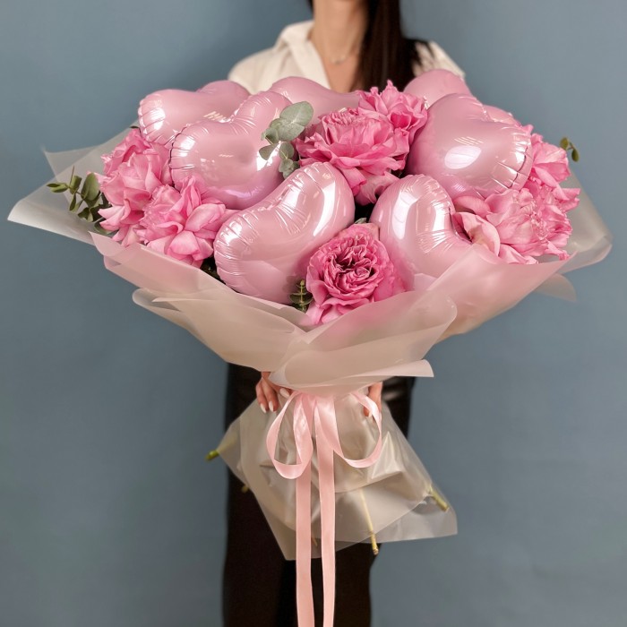 Букет розовый романтик с шарами и пионовидной розой