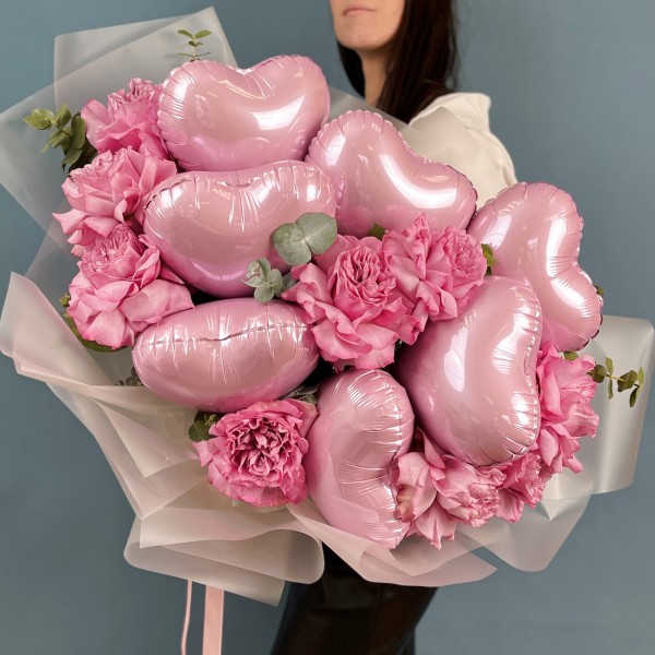 Букет розовый романтик с шарами и пионовидной розой