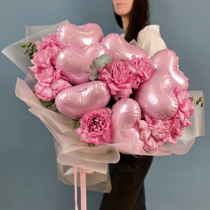 Букет розовый романтик с шарами и пионовидной розой