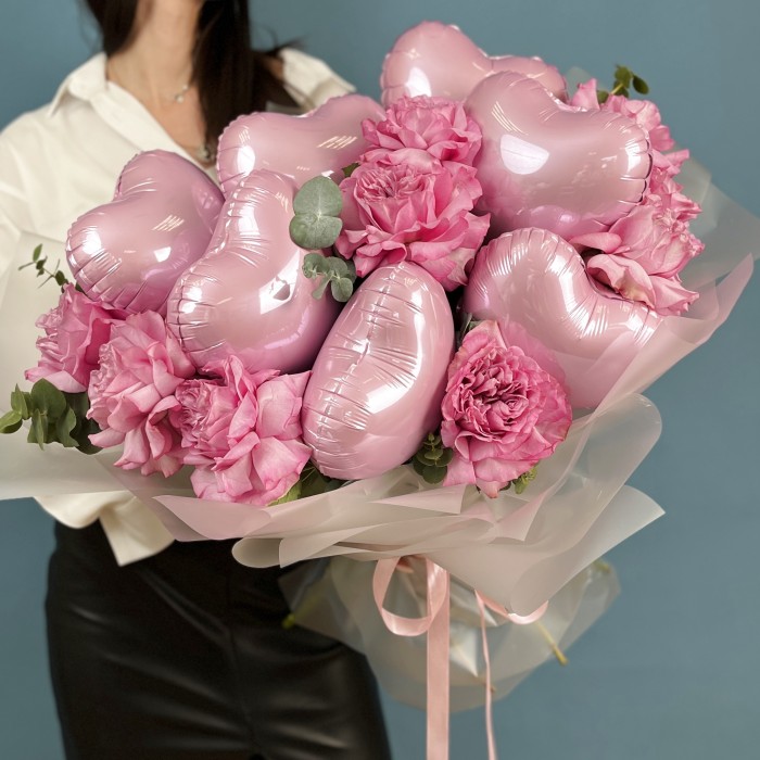 Букет розовый романтик с шарами и пионовидной розой
