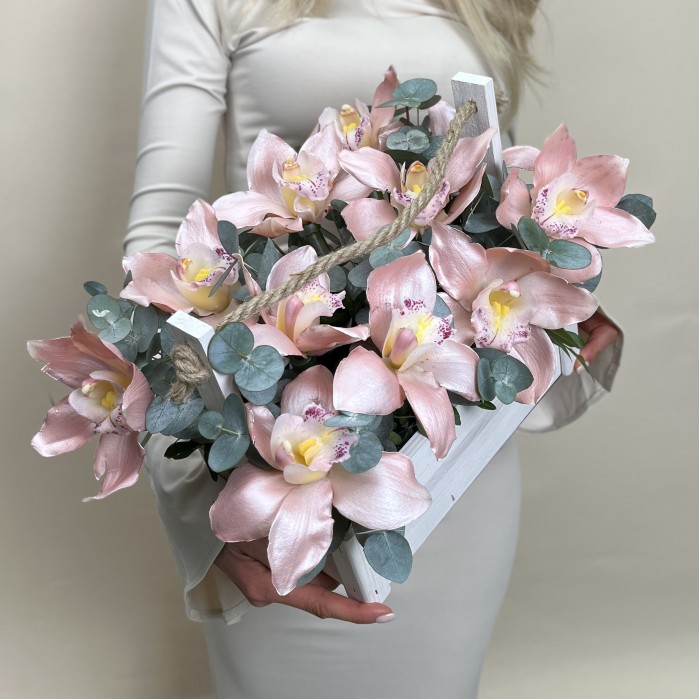 Букет дня в деревянном ящике Очарование