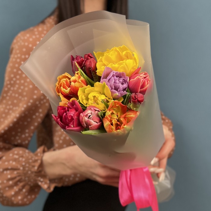 11 пионовидных тюльпанов микс