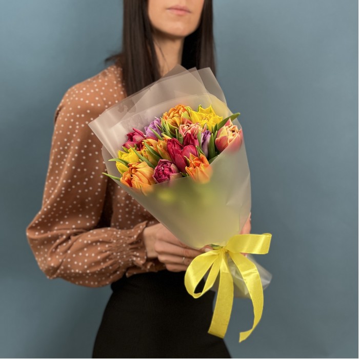 15 пионовидных тюльпанов микс