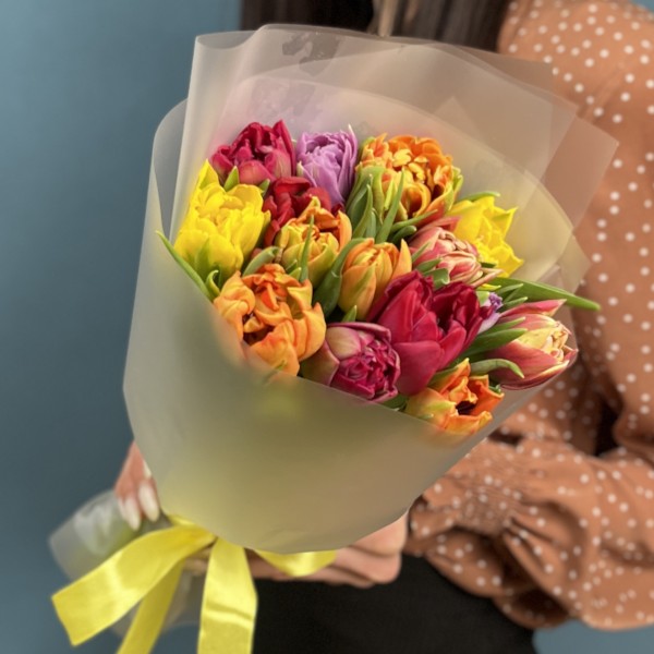 15 пионовидных тюльпанов микс