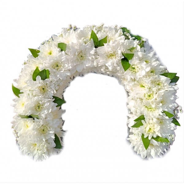 Венец в изголовье из живых цветов №1