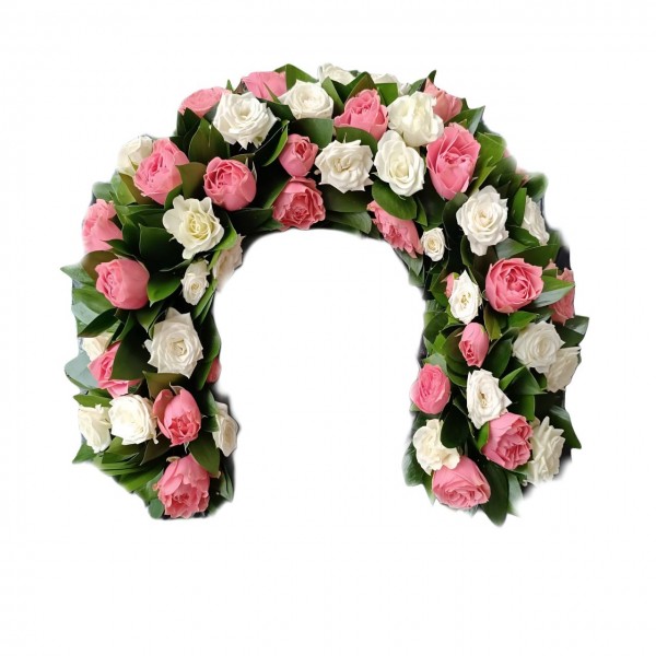 Венец в изголовье из живых цветов №5