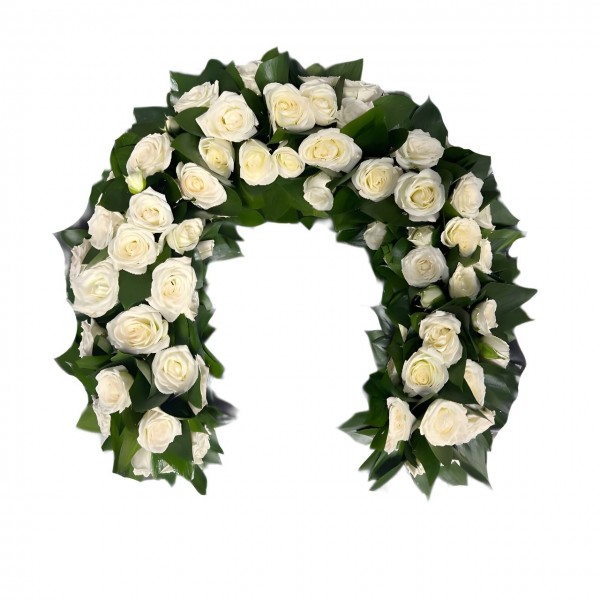 Венец в изголовье из живых цветов №2