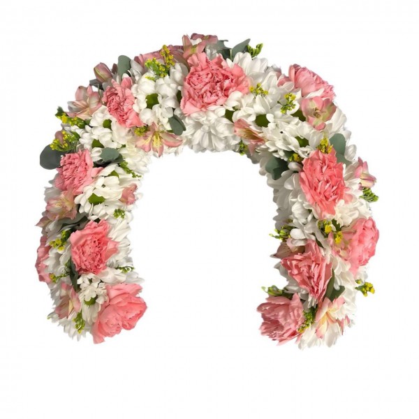 Венец в изголовье из живых цветов №6