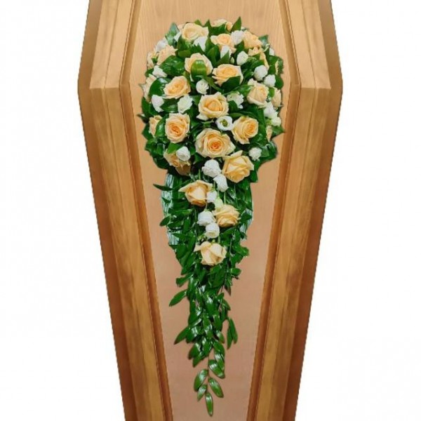 Композиция на крышку гроба из живых цветов № 27