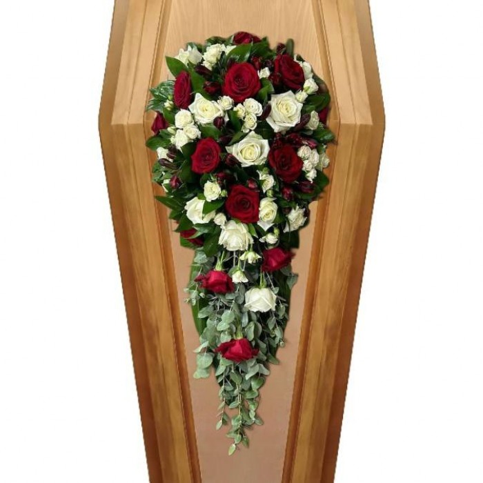 Композиция на крышку гроба из живых цветов № 25