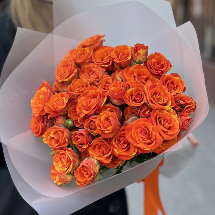 11 огненных кустовых роз Смэшинг 40 см