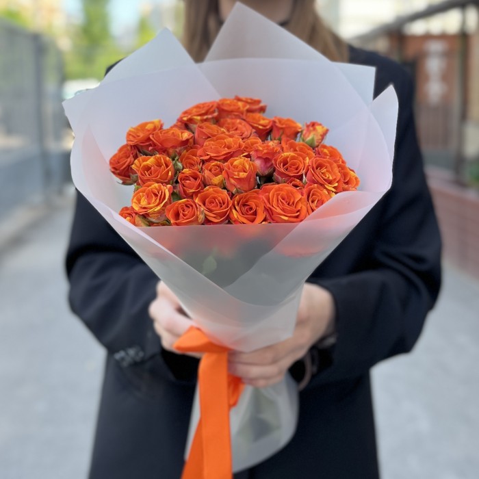 11 огненных кустовых роз Смэшинг 40 см
