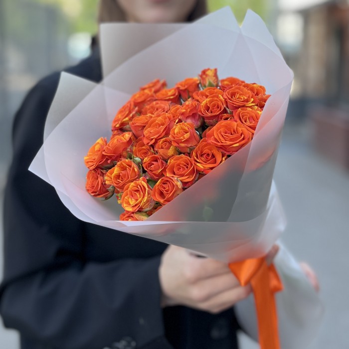11 огненных кустовых роз Смэшинг 40 см