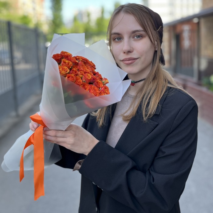 11 огненных кустовых роз Смэшинг 40 см