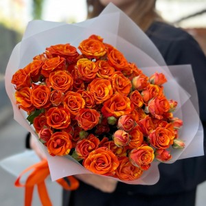 15 огненных кустовых роз Смэшинг 40 см 15 огненных кустовых роз Смэшинг 40 см
