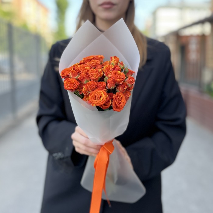 9 огненных кустовых роз Смэшинг 40 см