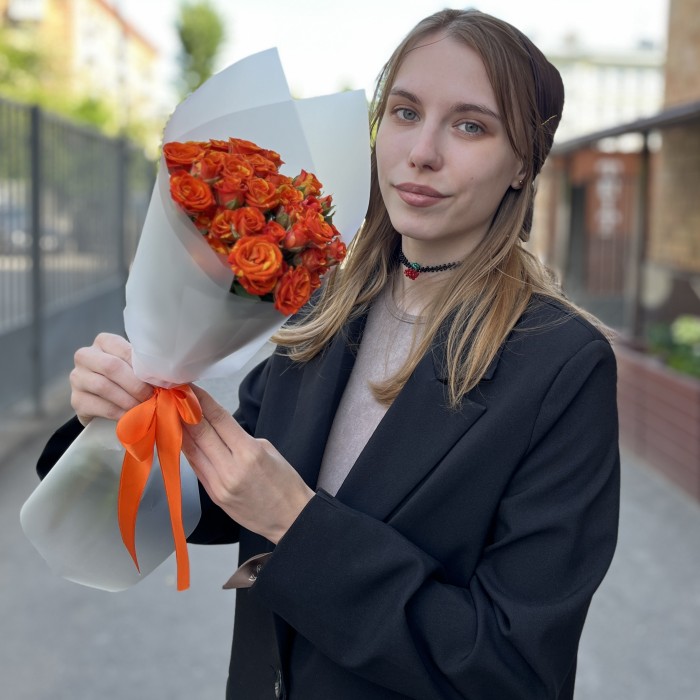 9 огненных кустовых роз Смэшинг 40 см