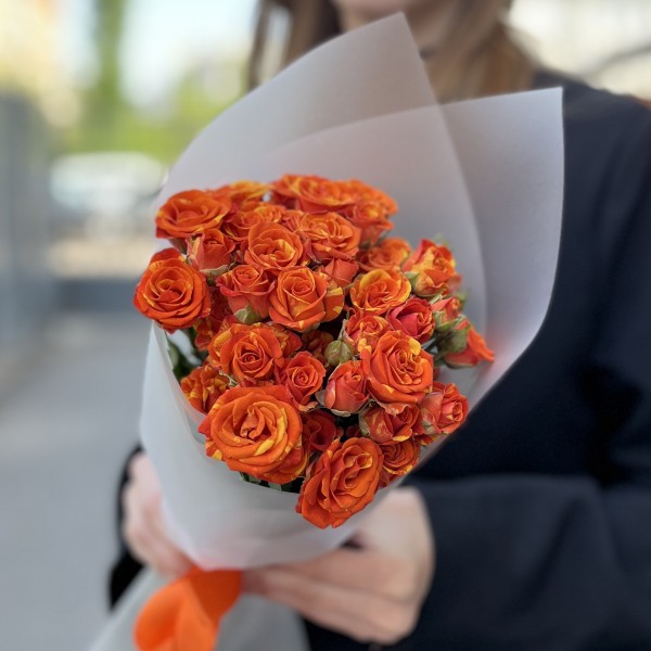 9 огненных кустовых роз Смэшинг 40 см