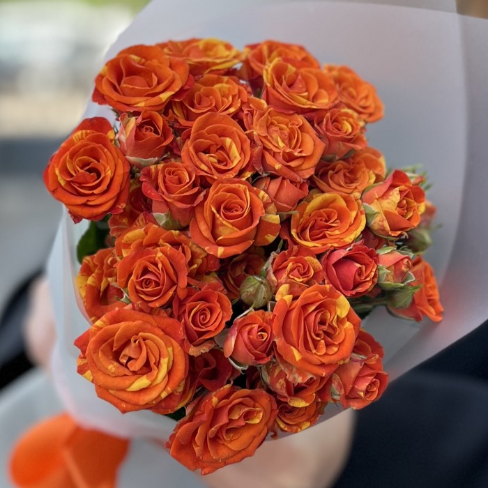 9 огненных кустовых роз Смэшинг 40 см