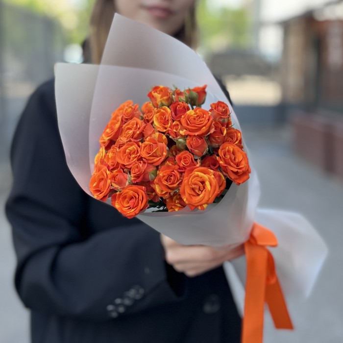 9 огненных кустовых роз Смэшинг 40 см