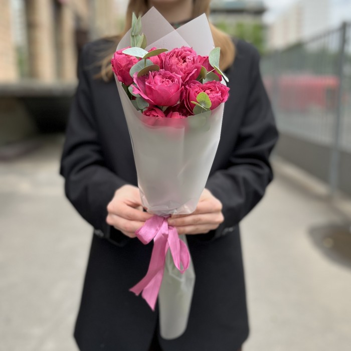 Комплимент из кустовых роз Вишневая Джульетта