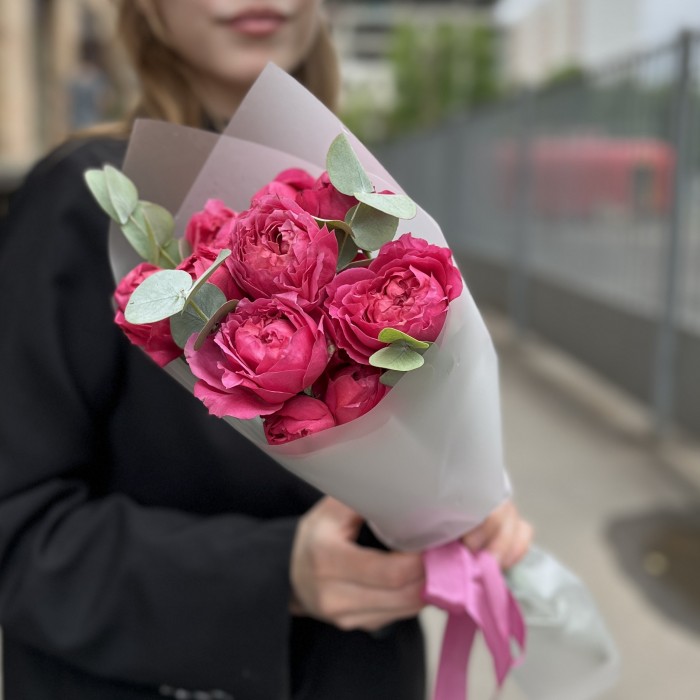 Комплимент из кустовых роз Вишневая Джульетта