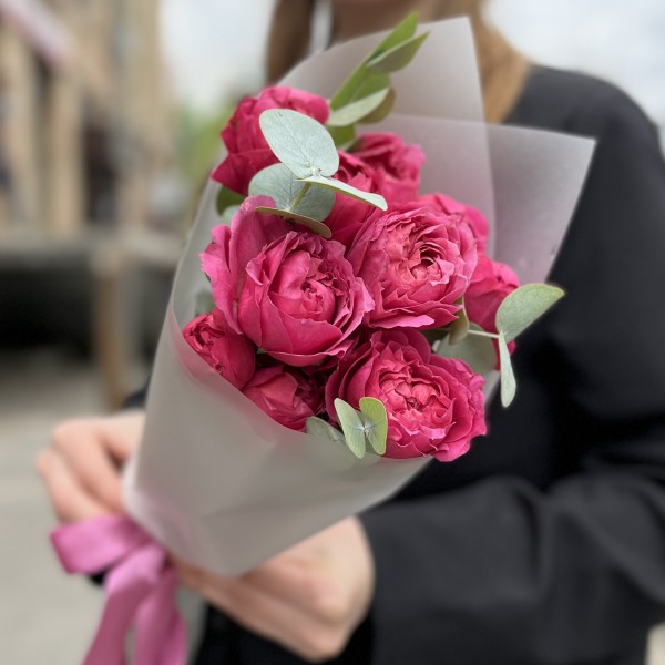 Комплимент из кустовых роз Вишневая Джульетта