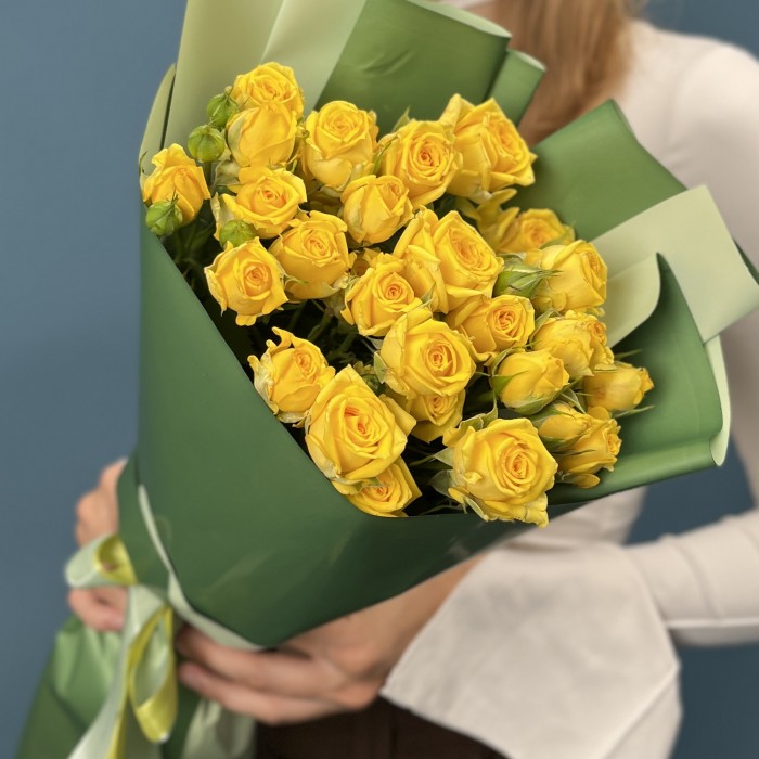 5 кустовых желтых роз Еллоу Бейби 50 см