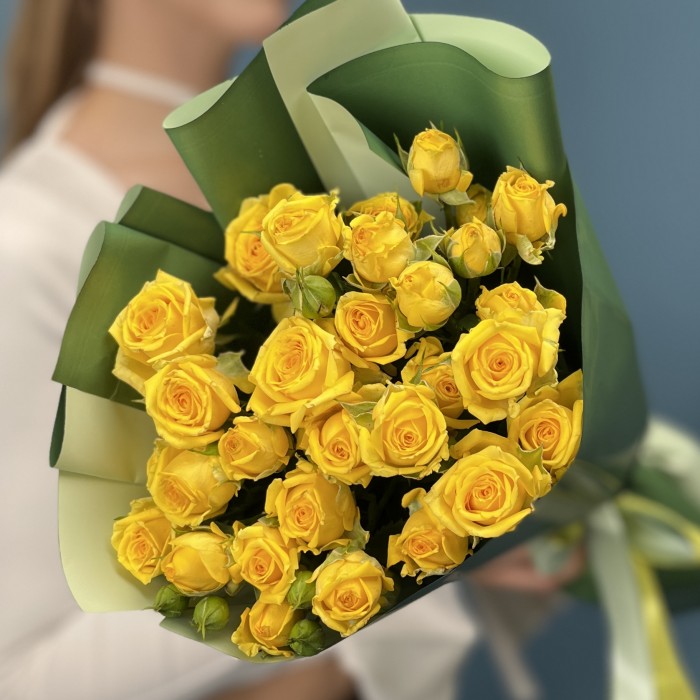 5 кустовых желтых роз Еллоу Бейби 50 см