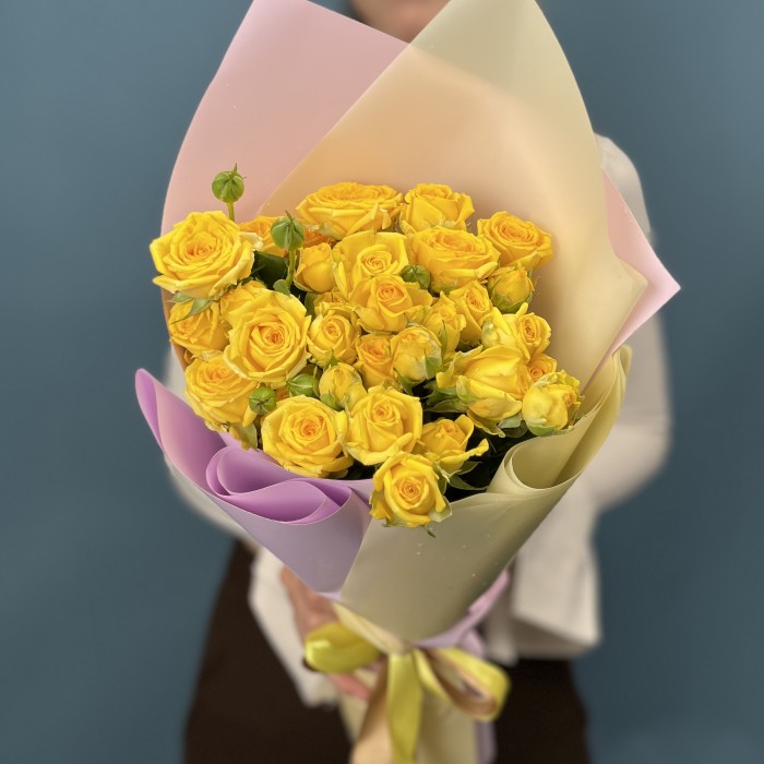 7 кустовых желтых роз Еллоу Бейби 50 см