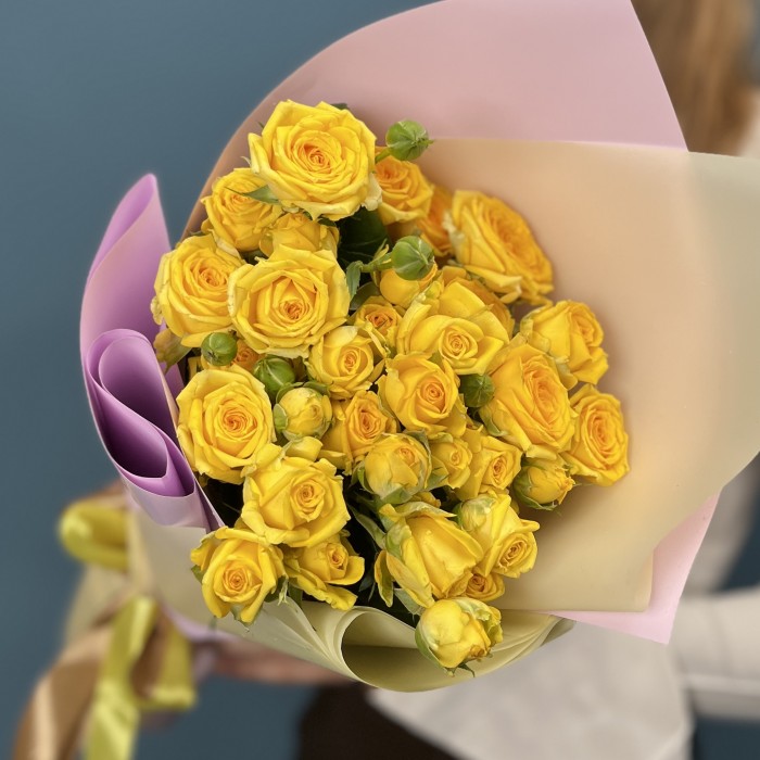 7 кустовых желтых роз Еллоу Бейби 50 см