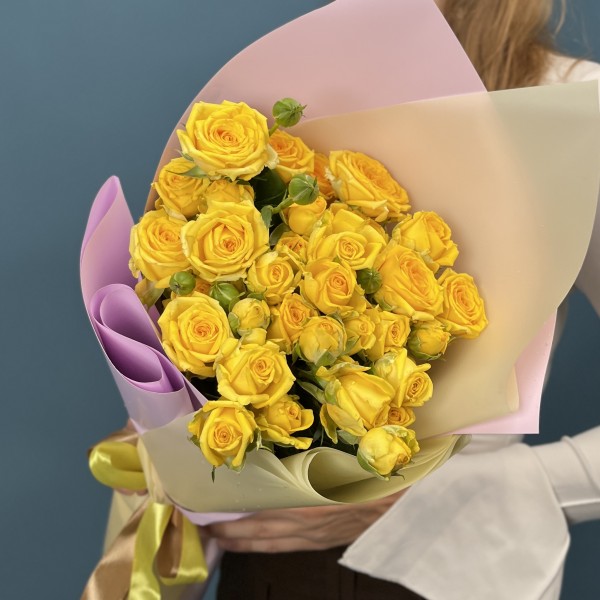7 кустовых желтых роз Еллоу Бейби 50 см