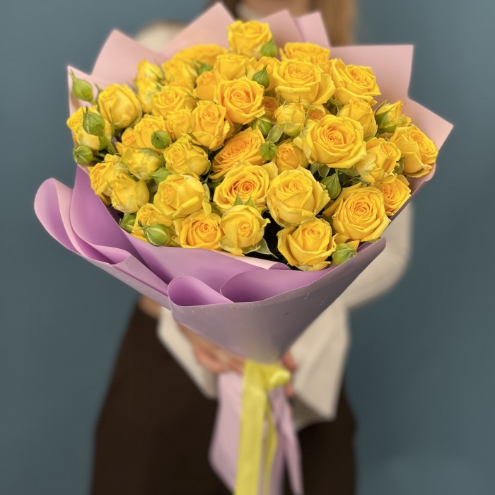 9 кустовых желтых роз Еллоу Бейби 50 см