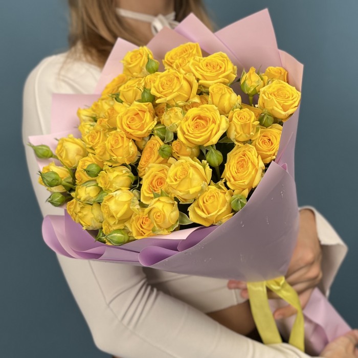 9 кустовых желтых роз Еллоу Бейби 50 см