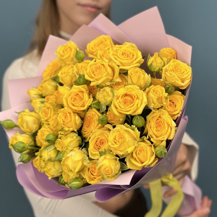 9 кустовых желтых роз Еллоу Бейби 50 см