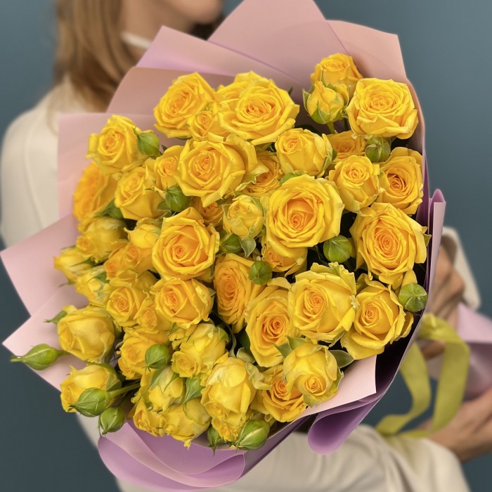 9 кустовых желтых роз Еллоу Бейби 50 см