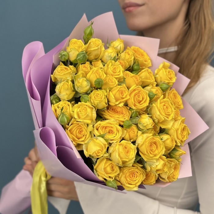 9 кустовых желтых роз Еллоу Бейби 50 см