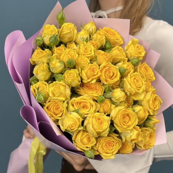 9 кустовых желтых роз Еллоу Бейби 50 см