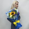 Букет с подсолнухом и ирисами