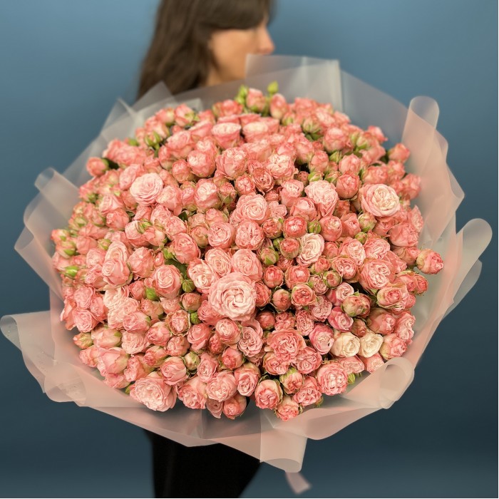 101 кустовая пионовидная роза Мадам Бомбастик