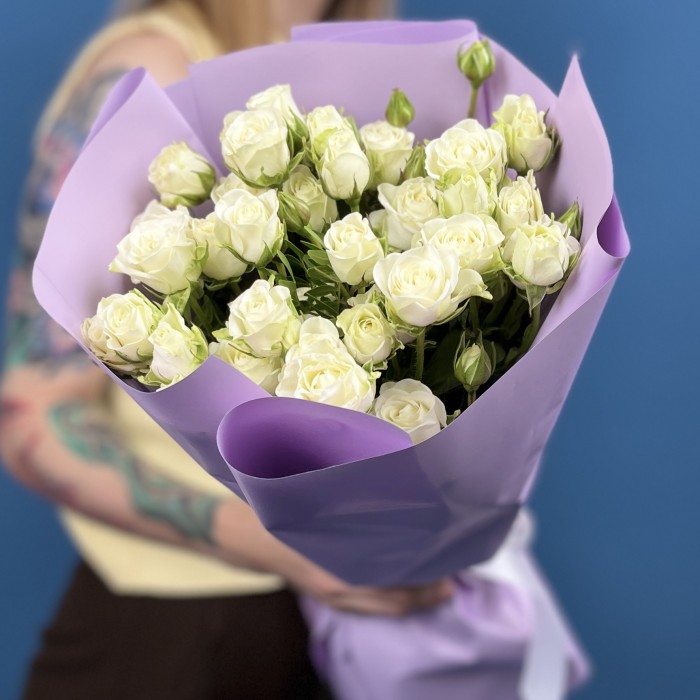 11 белых кустовых роз Сноуфлейк 50 см