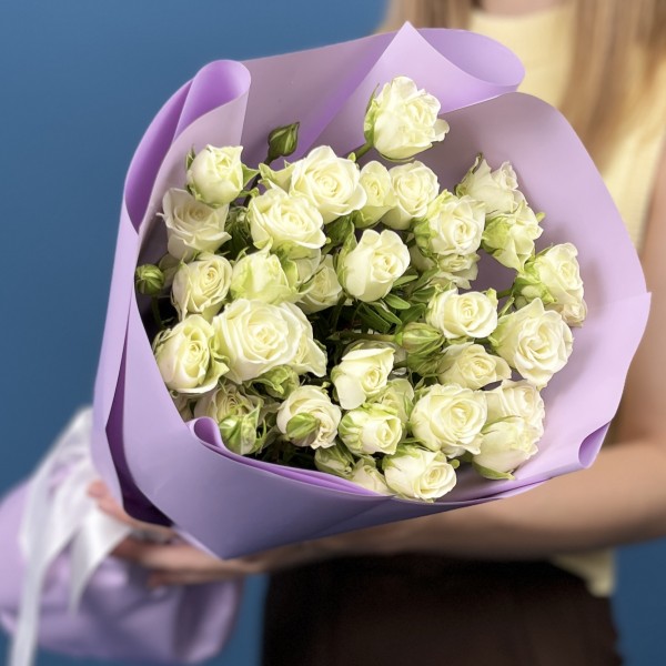 11 белых кустовых роз Сноуфлейк 50 см