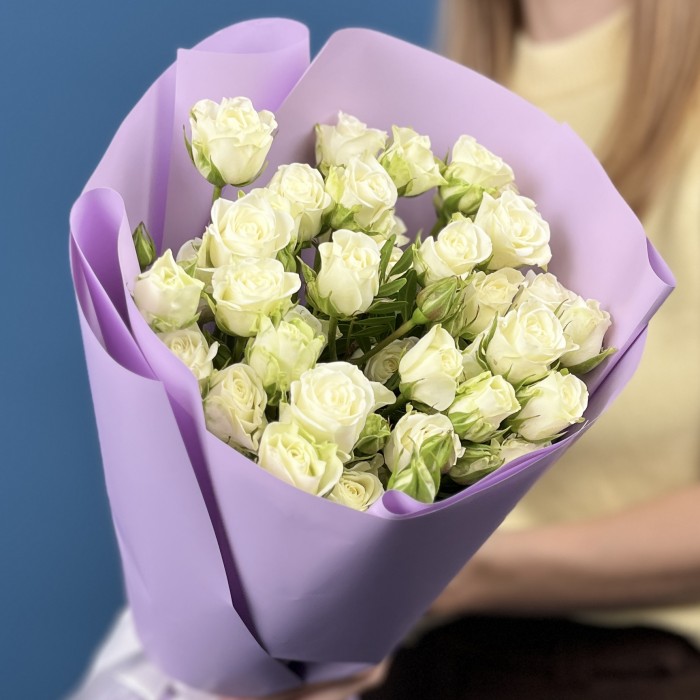 11 белых кустовых роз Сноуфлейк 50 см