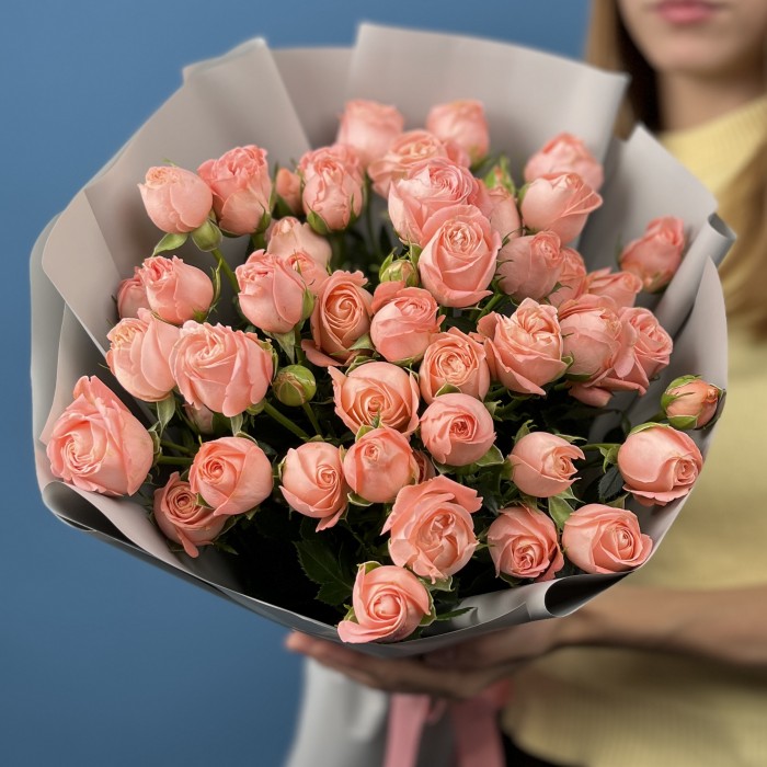 15 кустовых пионовидных роз Амэйзинг Мэджик 50 см