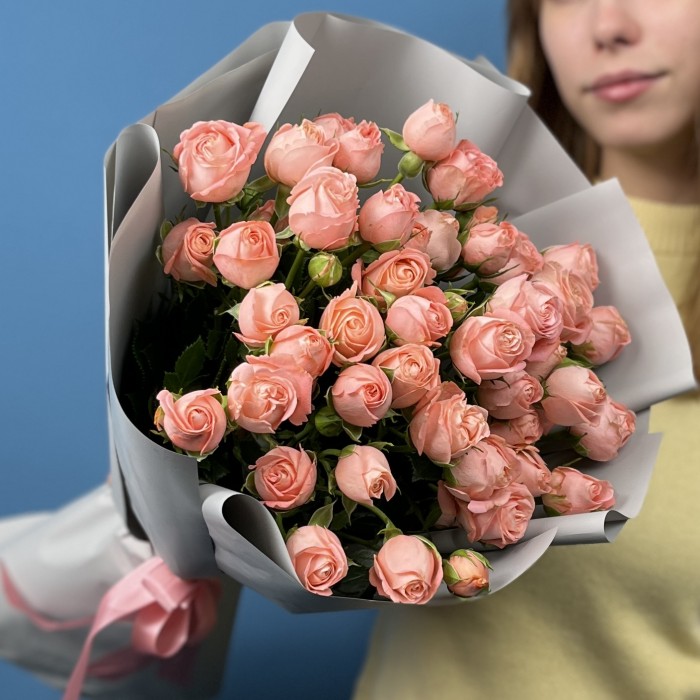 15 кустовых пионовидных роз Амэйзинг Мэджик 50 см