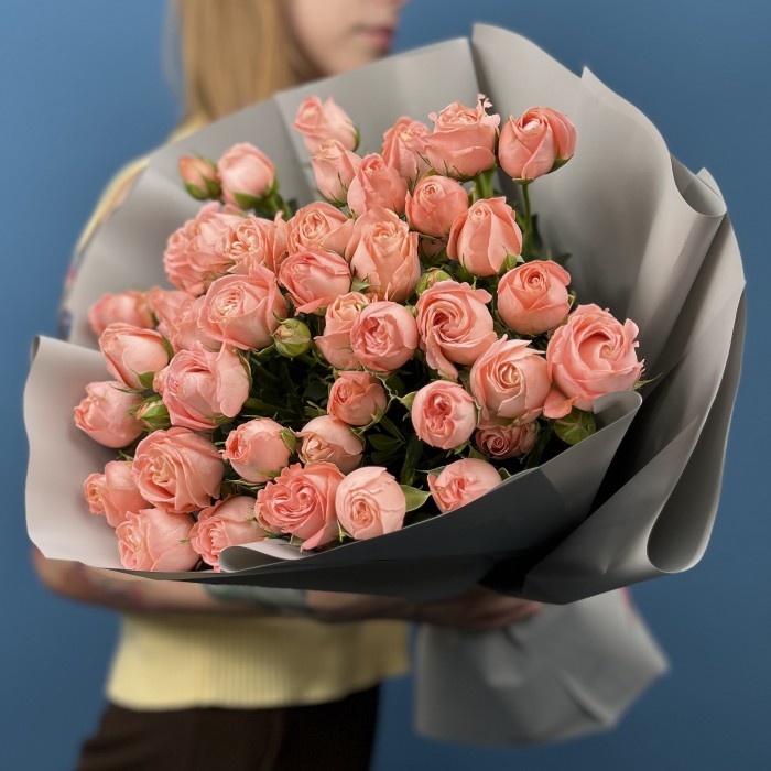 15 кустовых пионовидных роз Амэйзинг Мэджик 50 см